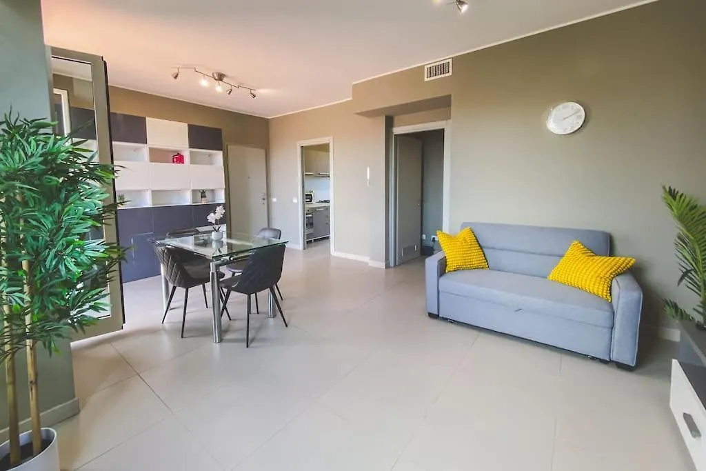 Comfort Urbano Con Box Auto Privato Pawia 0*,